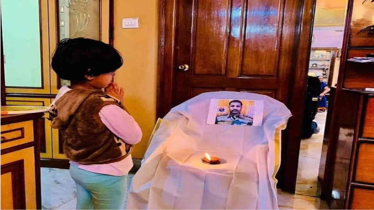 ফ্যাক্ট চেক: না, ভাইরাল এই ছবিটি শহীদ কর্নেল সন্তোষ বাবুর মেয়ের নয়