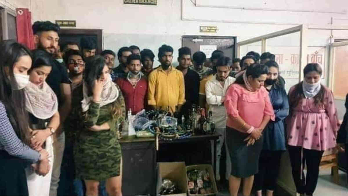 ফ্যাক্ট চেক: ভোপালের হুঁকা লাউঞ্জে পুলিশের হানায় ধরা পড়া 'সব' ছেলেরা মুসলিম ছিলেন না