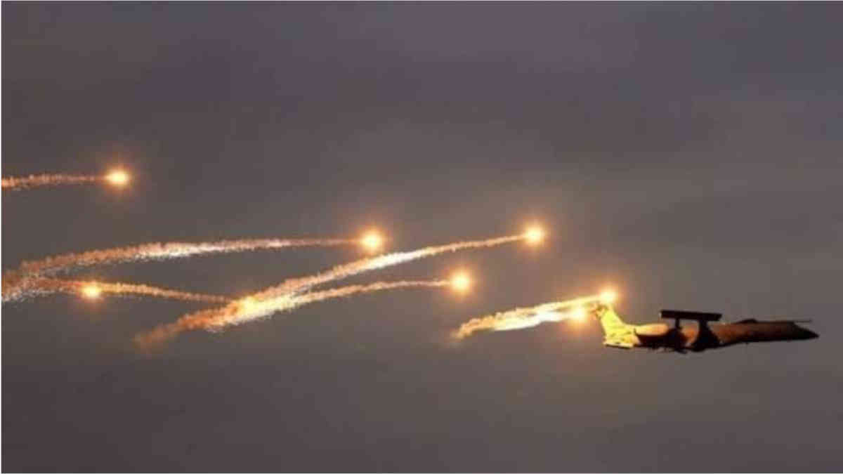 ফ্যাক্ট চেক: বিভ্রান্তিকর দাবী করে ভাইরাল ভারতীয় বায়ুসেনা বিমানের পুরোনো ছবি