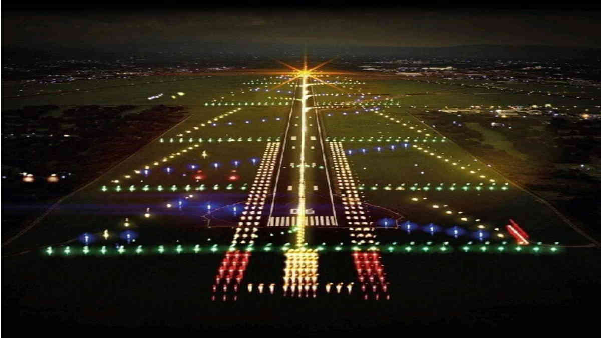 ফ্যাক্ট চেক: না, এটি ক্রিস্টমাস ট্রি দিয়ে সাজানো দুবাই বিমানবন্দরের রানওয়ের ছবি নয়