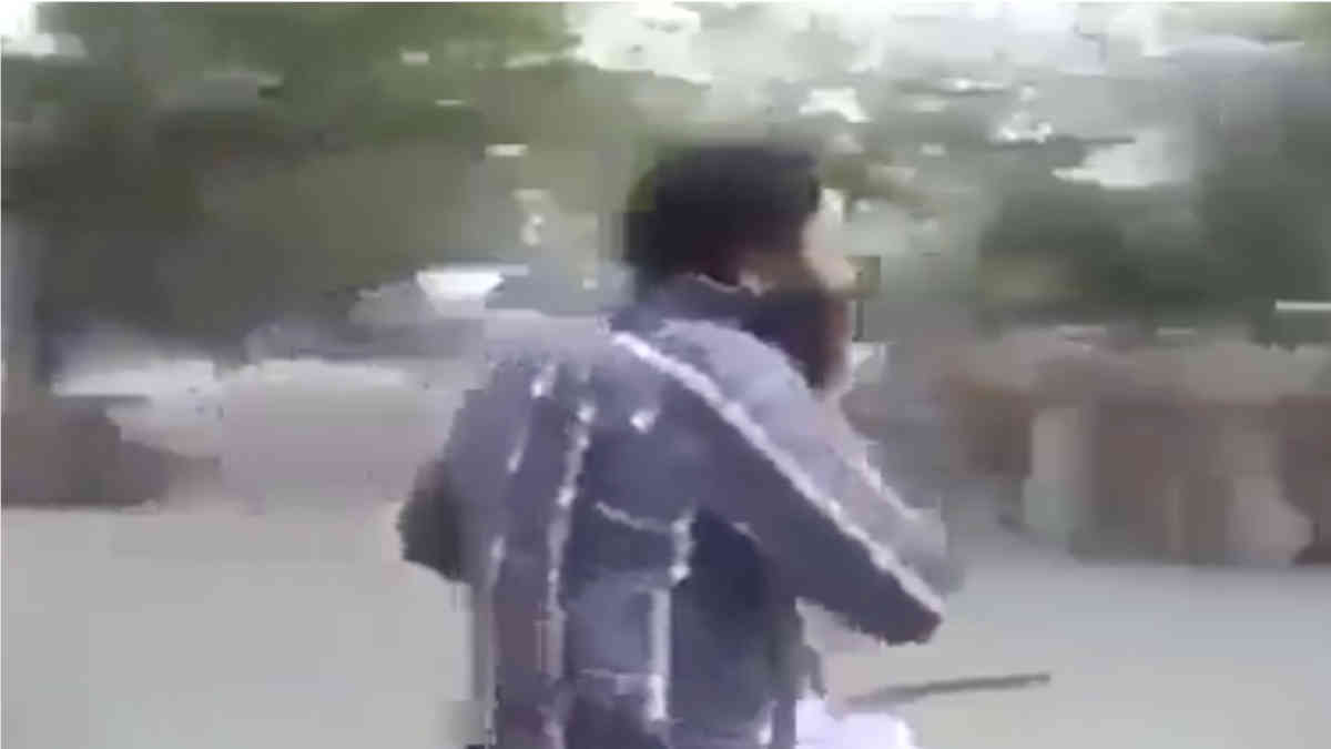 ফ্যাক্ট চেক: পাগড়ি টেনে খোলার ভাইরাল এই ভিডিও সাম্প্রতিক কৃষক আন্দোলনের নয়