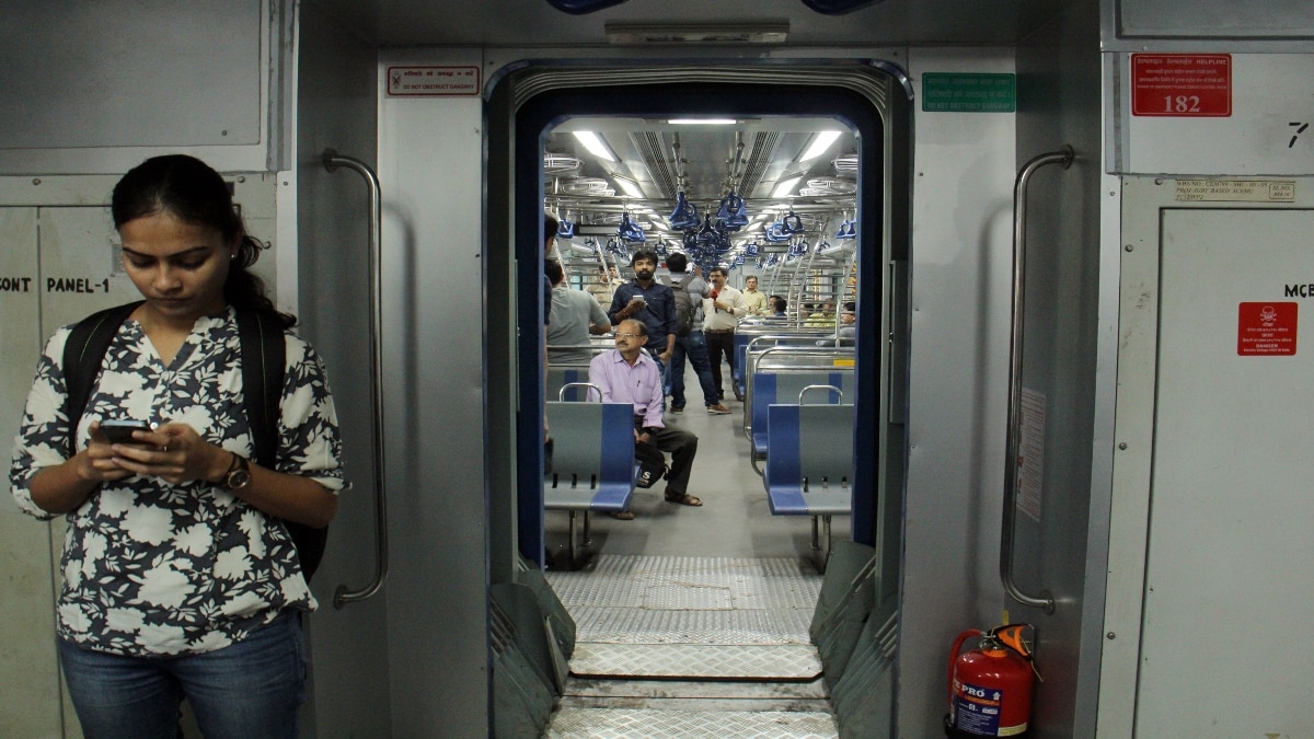 11 types of expenses you are bound to incur if you take the Mumbai local