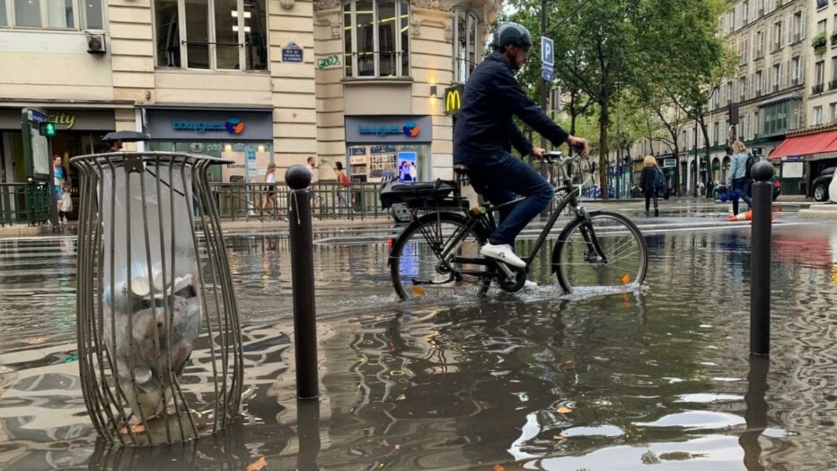 Want to walk in the rain with your lover in Paris? You are more likely to get caught in a flood