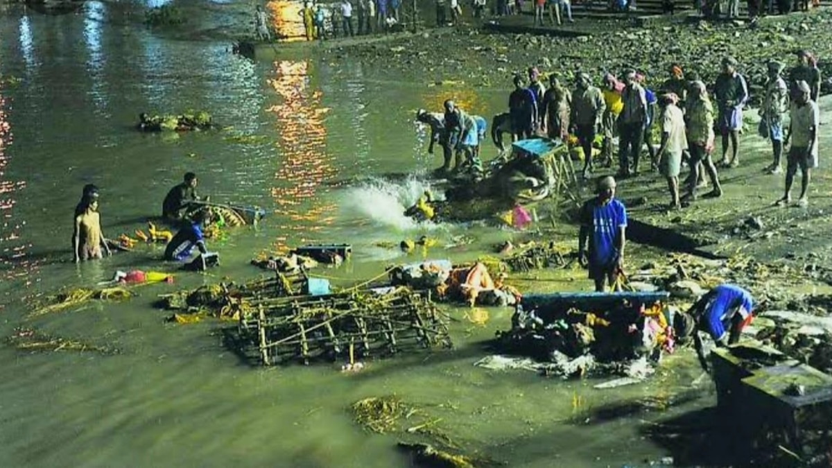 Flash floods kill 8 people in Jalpaiguri, West Bengal during Durga puja visarjan