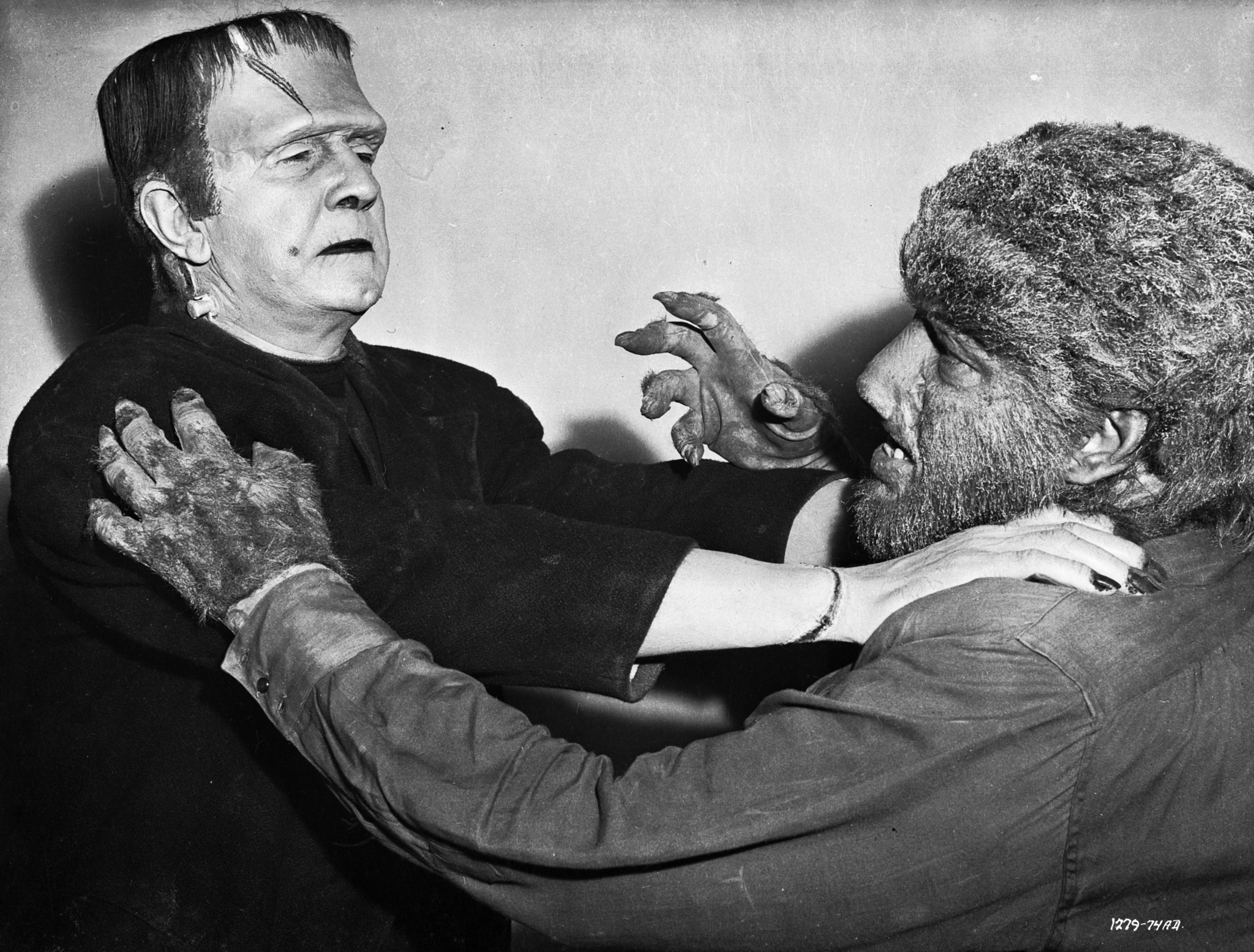 Frankenstein fights the Wolf Man (photo-IMDb) Frankenstein fights the Wolf Man (photo-IMDb)