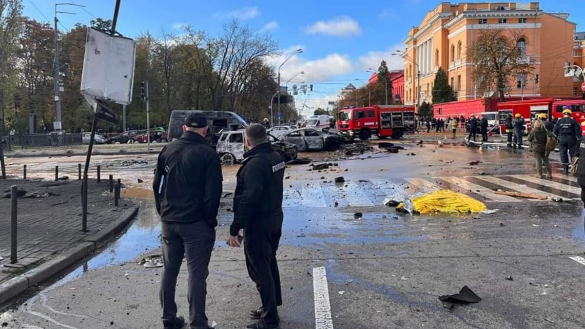 At least 19 killed in Russian missile attacks in Ukrainian cities; Biden promises Zelensky advanced air defense systems At least 19 killed in Russian missile attacks in Ukrainian cities; Biden promises Zelensky advanced air defense systems