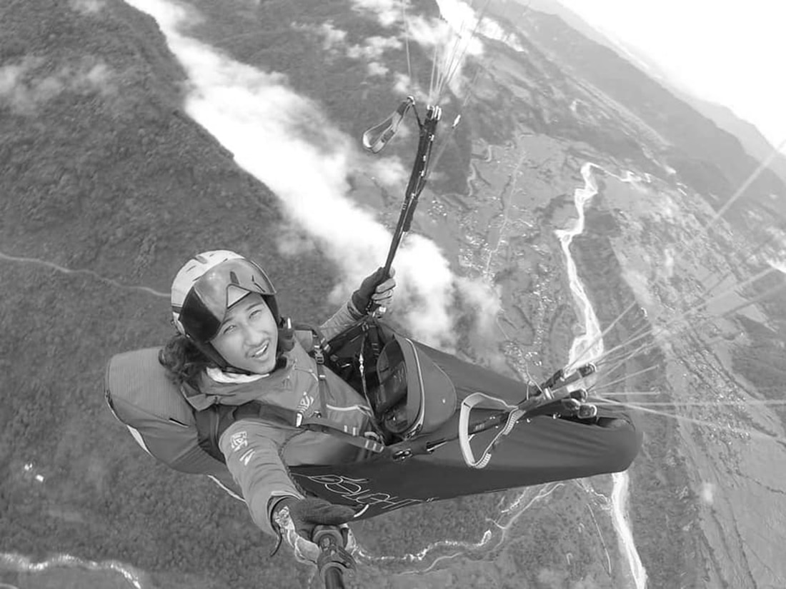 Nisim Thapa paragliding (photo-Awaaj News)