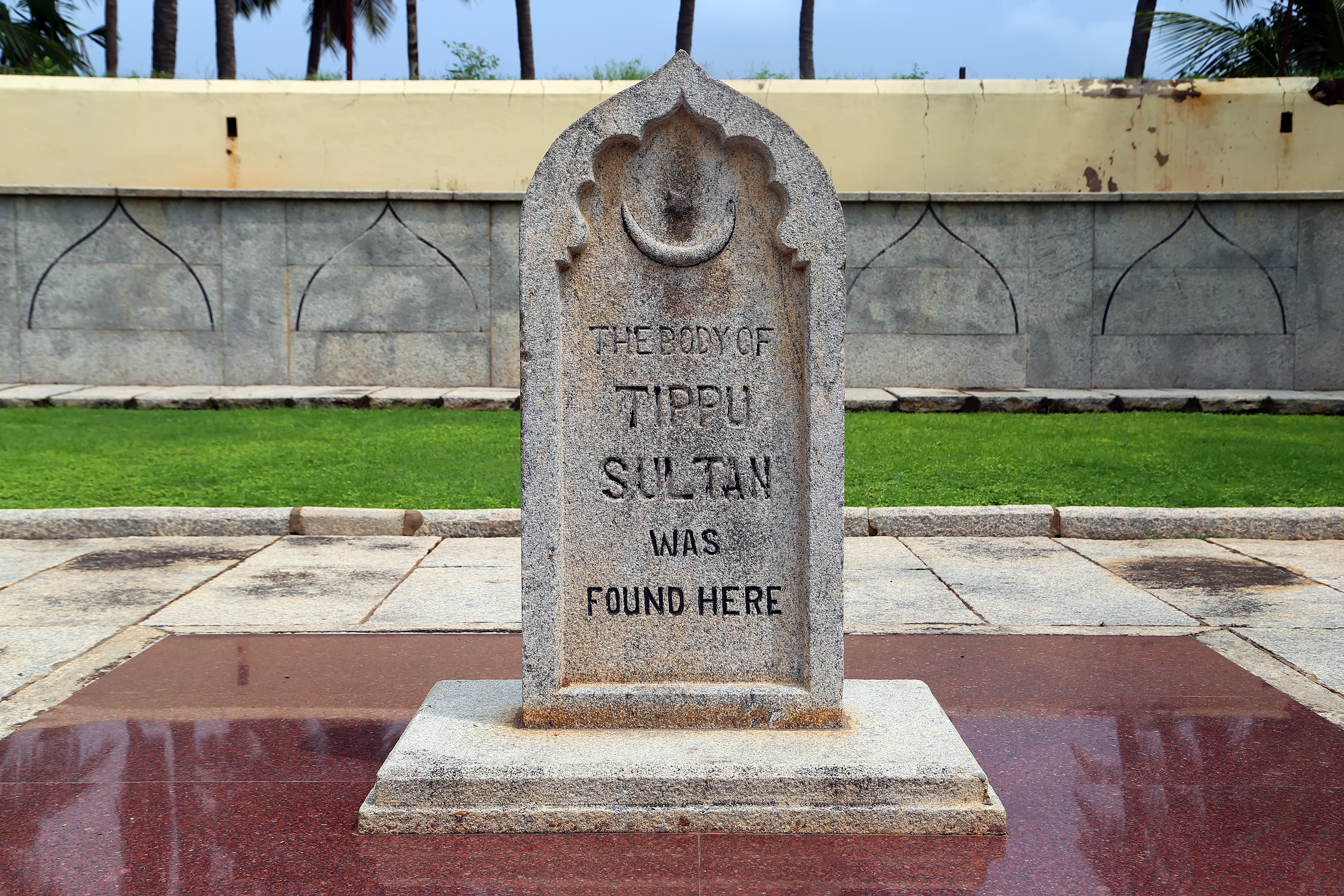Tipu Sultan gravestone in Srirangapatna (photo-TripAdvisor)