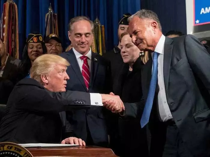 President Donald Trump, left, with Perlmutter before signing an executive order at the Department of Veterans Affairs in 2017 (photo-AP) President Donald Trump, left, with Perlmutter before signing an executive order at the Department of Veterans Affairs in 2017 (photo-AP)