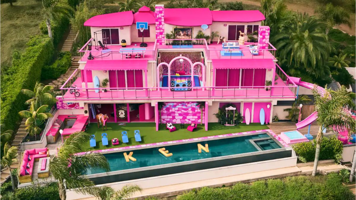 The Barbie Malibu DreamHouse is on Airbnb and you can stay there for free The Barbie Malibu DreamHouse is on Airbnb and you can stay there for free