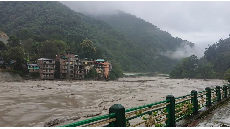 In Sikkim flash flood, 14 dead, 102 missing, 3000 tourists stranded, and scary new images of Lhonak Lake