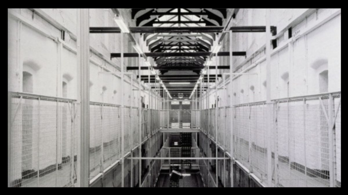 Prisons in UK are so crowded that criminals might get to roam free