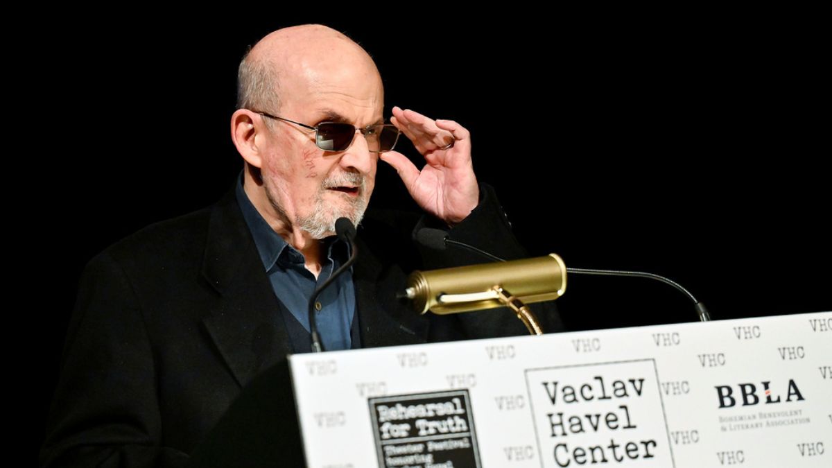 Salman Rushdie receives first Lifetime Disturbing the Peace Award. Who gave it though? Salman Rushdie receives first Lifetime Disturbing the Peace Award. Who gave it though?