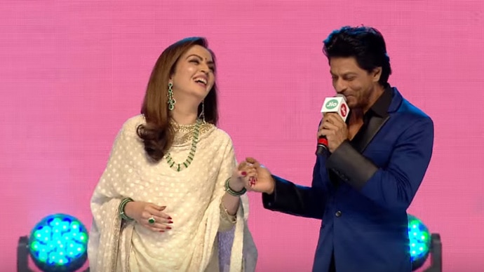 nita-ambani-jio-srk_090516060336.jpg