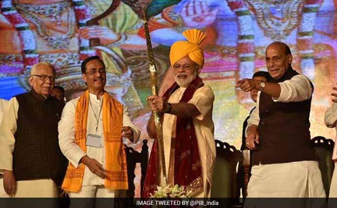 pm-modi-ramlila_aish_101216085346.jpg