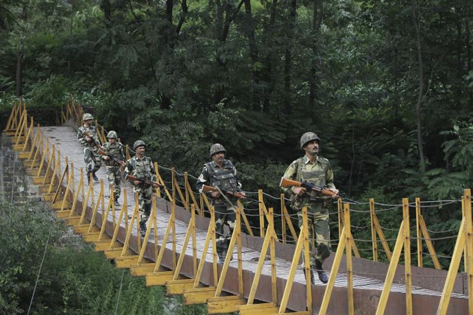 reuters-india-army_100516045854.jpg