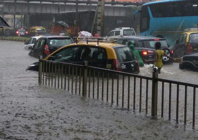 mumbai-rains2-copy_083117112505.jpg