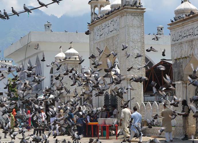 hazratbal_mosque,_ka_090417070215.jpg