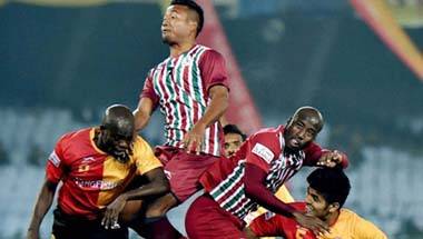 বাংলার ফুটবল, মোহনবাগান, ইস্টবেঙ্গল, খেলা