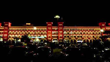 মহানগর, হাওড়া স্টেশন