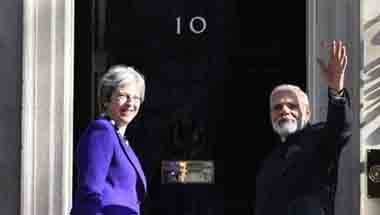 লন্ডনে মোদী, টেরেসা মে, মোদী, কাঠুয়া-উন্নাও ধর্ষণ