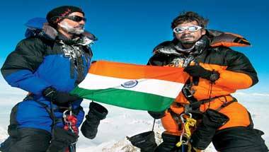 অভিযান, দেবব্রত বিশ্বাস, বসন্ত সিংহ রায়, মাউন্ট এভারেস্ট
