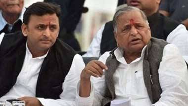 যোগী আদিত্যনাথ, মুলায়ম সিং যাদব, সরকারি আবাস