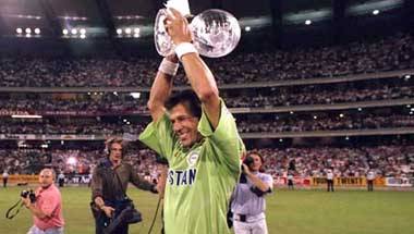 ওয়াসিম আক্রম, জাভেদ মিয়াঁদাদ, ইমরান খান, পাকিস্তান  সাধারণ নির্বাচন