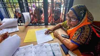 মমতা বন্দ্যোপাধ্যায়, অসমে বাঙালি, এনআরসি