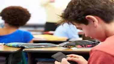 সোশ্যাল মিডিয়ার কুপ্রভাব, মোবাইলের সদ্ব্যবহার, পাঠক্রমে মোবাইল