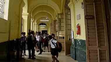 শিক্ষা, হেয়ার স্কুল ২০০