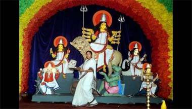 শারদোৎসব, মেরুকরণ, দুর্গাপুজো অনুদান