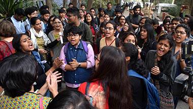 কনক সরকার, লিঙ্গবৈষম্য