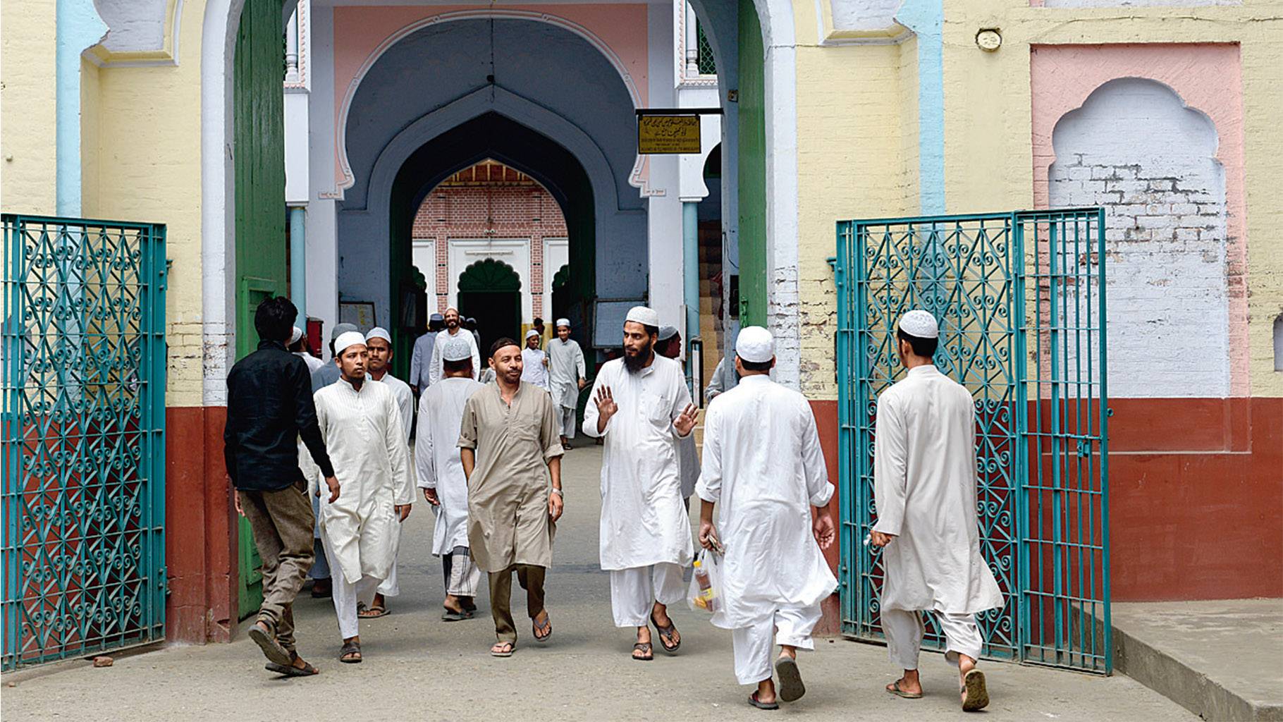 Why Deobandis are wooing Sufis