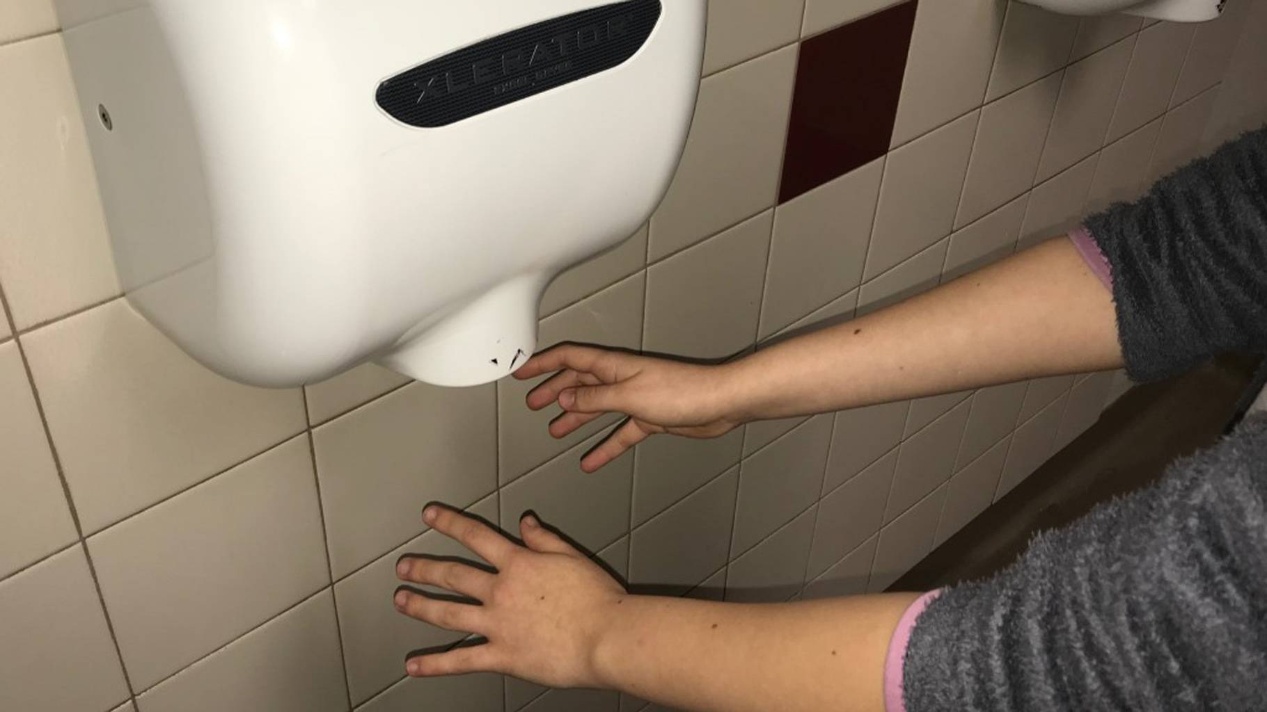Yuck why you shouldn't use hand dryers in public washrooms