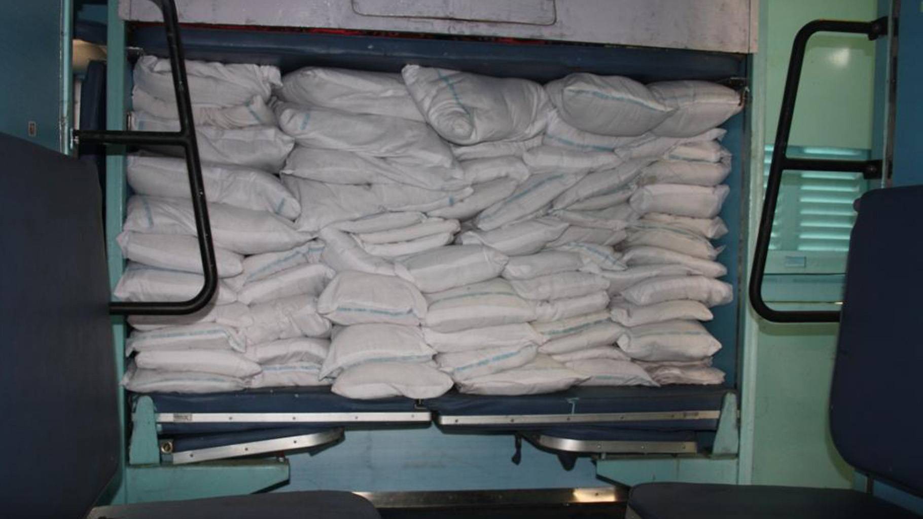 Madhya Pradesh Congress protesting against train cleaners handing out