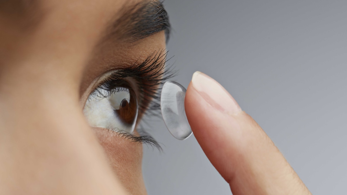 How to care for your contact lenses to avoid flesheating parasites eating your eyes