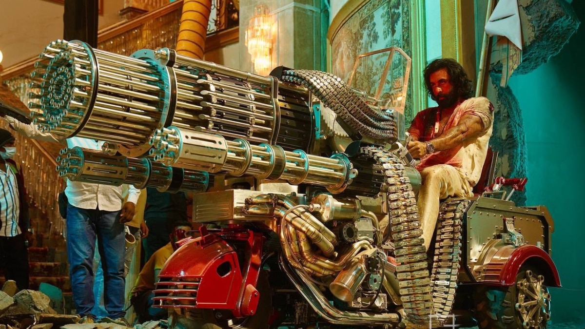 The story of the 500 kg machine gun and 16k bullets that Ranbir Kapoor