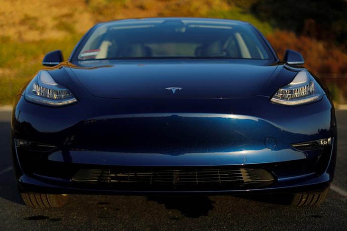 tesla-model3_060818062616.jpg