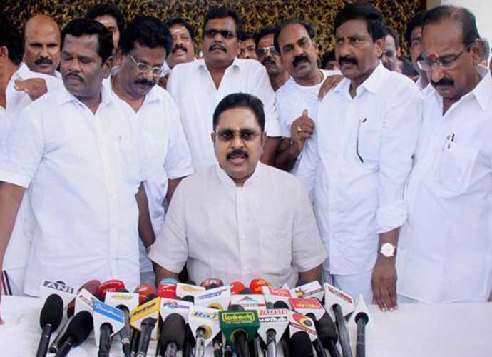 aiadmk-690_102518120150.jpg aiadmk-690_102518120150.jpg