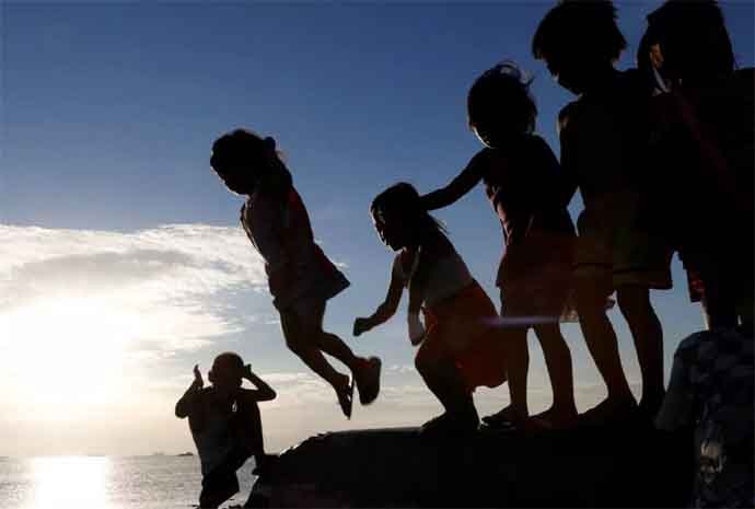 children-reuters_102518073532.jpg children-reuters_102518073532.jpg