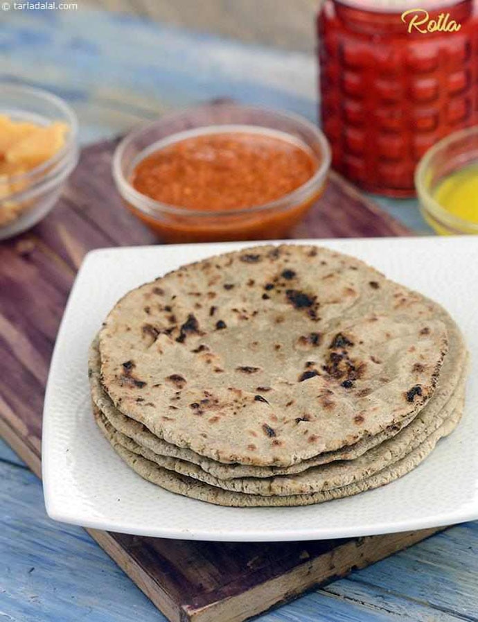 Eaten with ghee and jaggery, bajra rotlas add to body warmth in the winter.