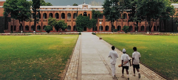 While working at The Doon School, Chetan was visited by his brother Dev Anand, who picked a lot of his style from here. 