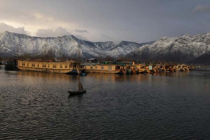 dal-lake_041419070412.jpg dal-lake_041419070412.jpg