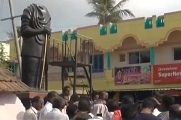 main_periyar-statue_040919031442.jpg main_periyar-statue_040919031442.jpg