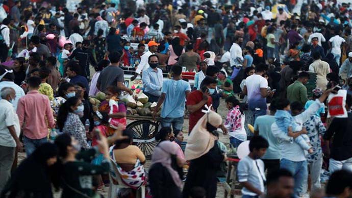 main1_covid-19_crowd_071321015719.jpg main1_covid-19_crowd_071321015719.jpg