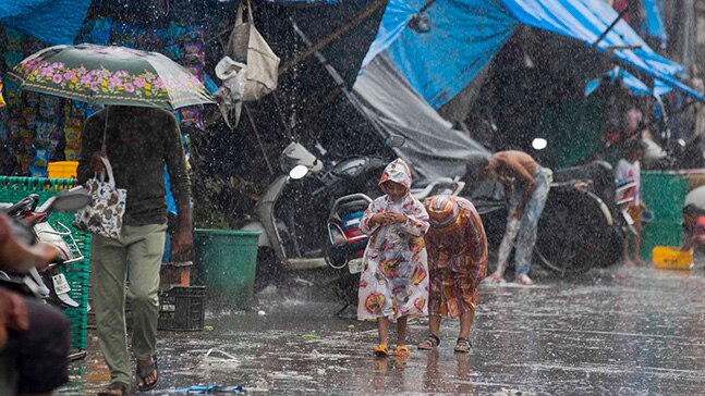 Mumbai receives yet another bout of rainfall. Photo : AP India