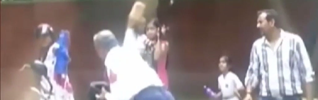 Delhi traffic cop attacks woman with brick. Video goes viral Delhi traffic cop attacks woman with brick. Video goes viral