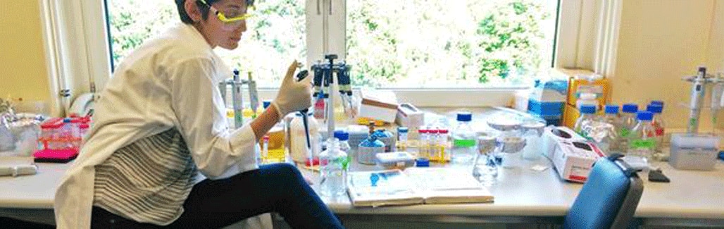 Women scientists trend #DistractinglySexy on Twitter. Take that, Tim Hunt Women scientists trend #DistractinglySexy on Twitter. Take that, Tim Hunt