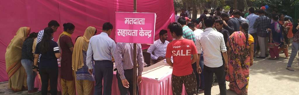 Poll officers: 'We must digitalise the electoral list. This process takes ages and people get angry with us' Poll officers: 'We must digitalise the electoral list. This process takes ages and people get angry with us'